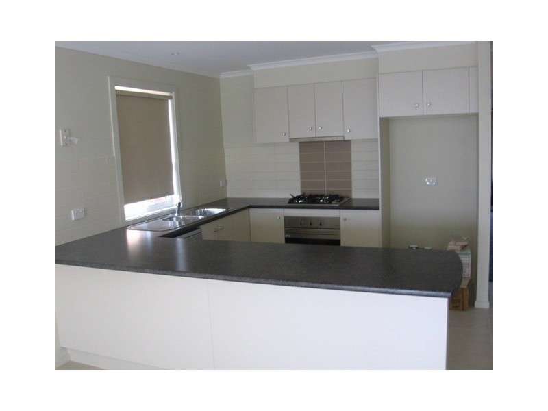 13 Orchard Valley Avenue, Pakenham VIC 3810