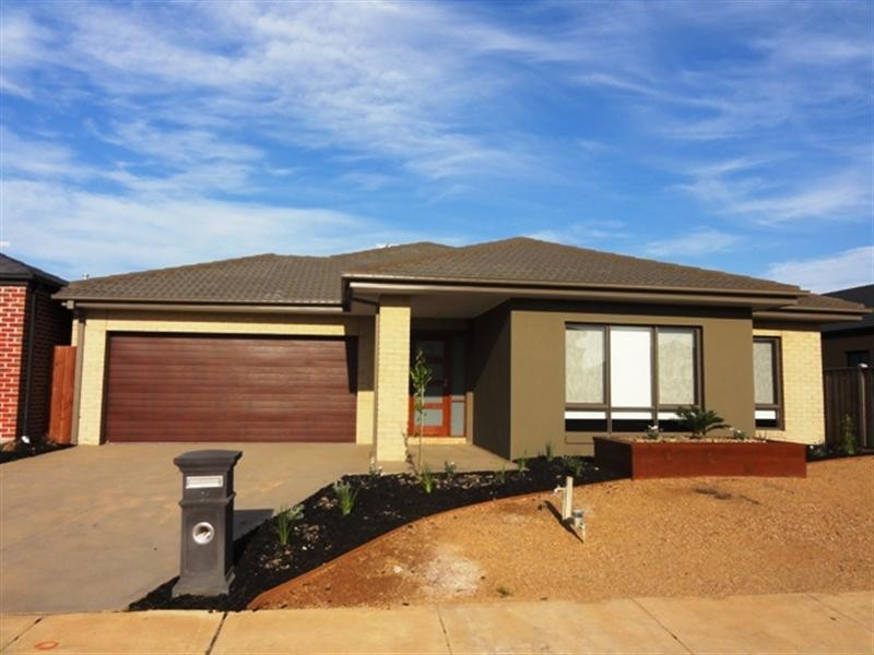21 Fieldwren Drive, Williams Landing VIC 3027