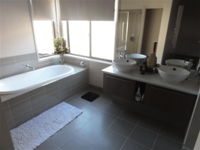 21 Fieldwren Drive, Williams Landing VIC 3027