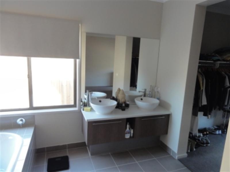 21 Fieldwren Drive, Williams Landing VIC 3027