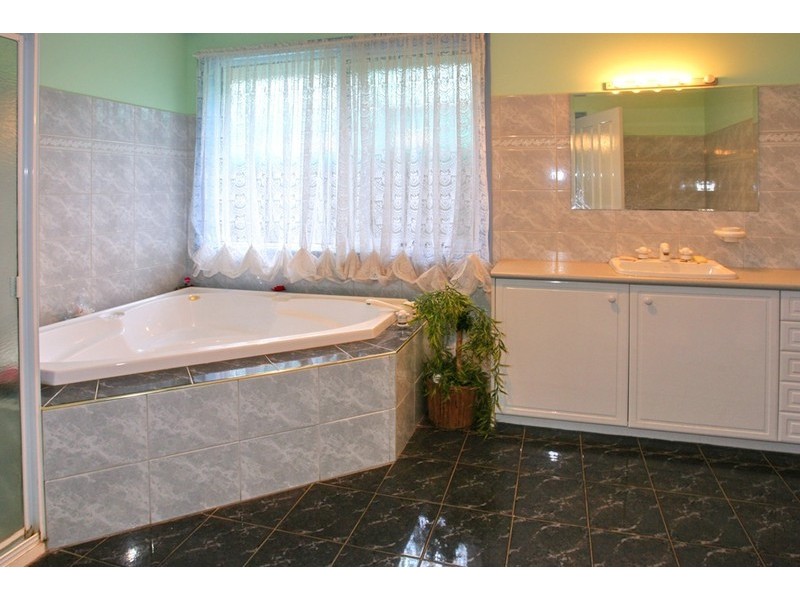 2 Henshaw Court, Werribee VIC 3030