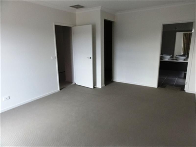 26 Royal Circuit, Point Cook VIC 3030