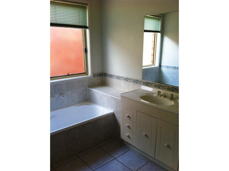 4 Beveridge Court, Point Cook VIC 3030