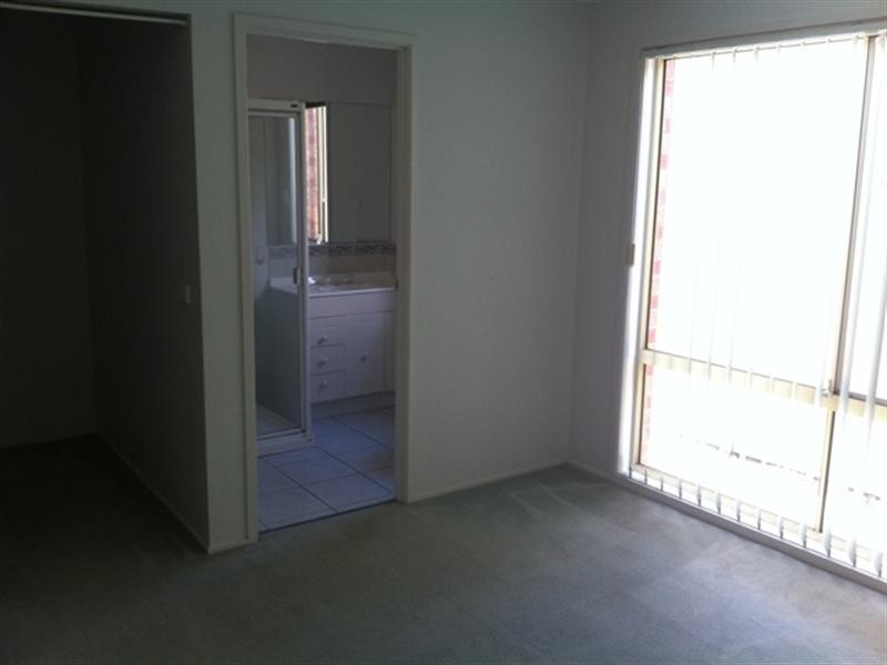 4 Beveridge Court, Point Cook VIC 3030