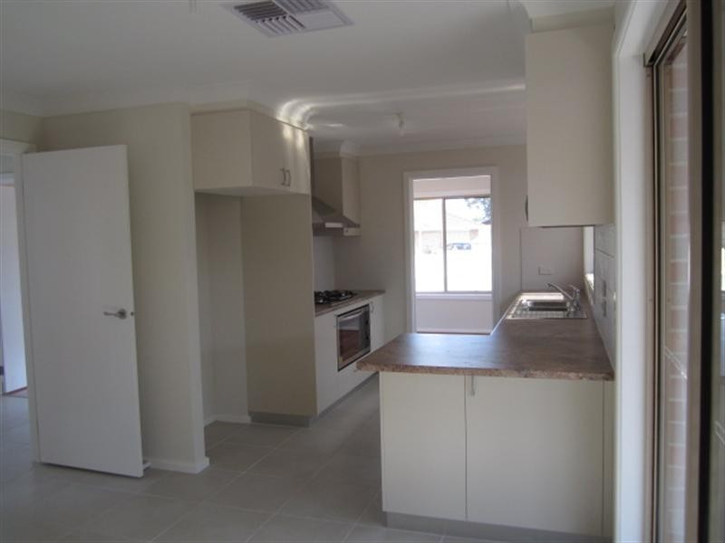 4 Swan Street, Werribee VIC 3030