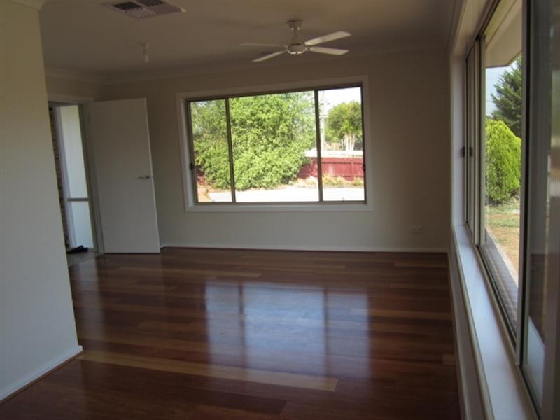 4 Swan Street, Werribee VIC 3030