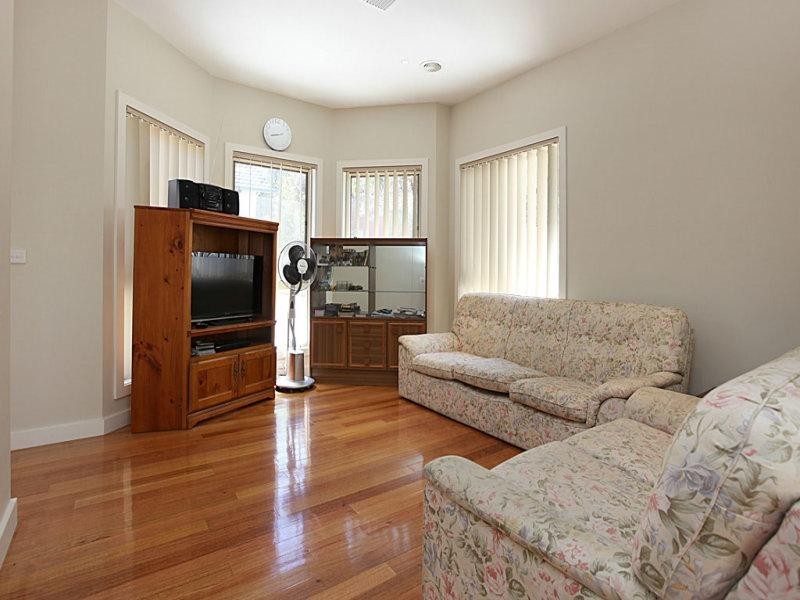 2/121 Bladin Street, Laverton VIC 3028