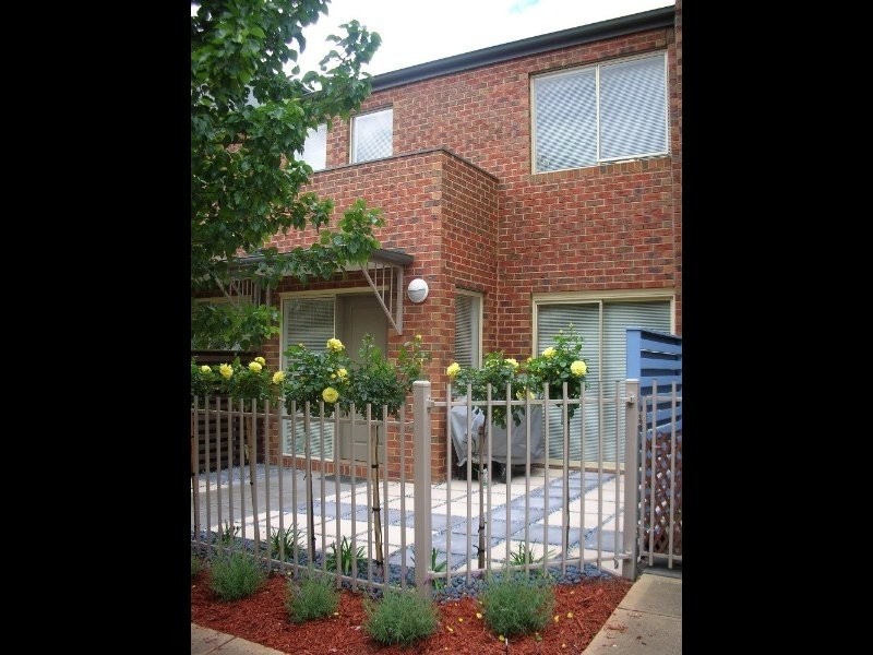 16 Ribbony Walk, Maribyrnong VIC 3032