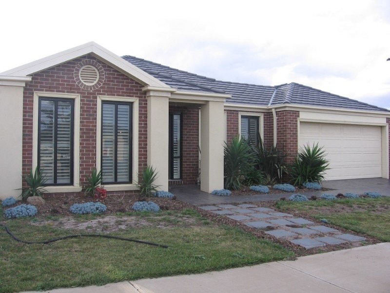 124 Lennon BoulevaRoad, Point Cook VIC 3030