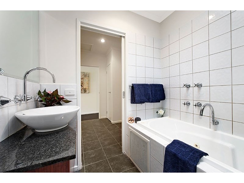 16 Ribbony Walk, Maribyrnong VIC 3032