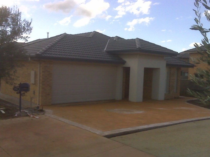 49 Middle Park Drive, Sanctuary Lakes VIC 3030