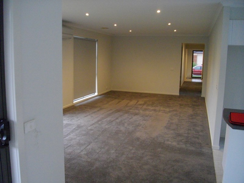 17 Lindsay Gardens, Point Cook VIC 3030