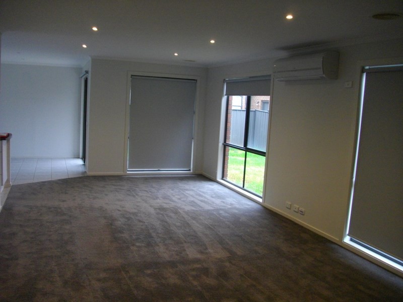 17 Lindsay Gardens, Point Cook VIC 3030