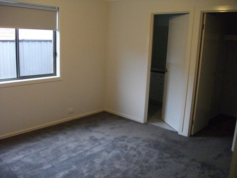 17 Lindsay Gardens, Point Cook VIC 3030