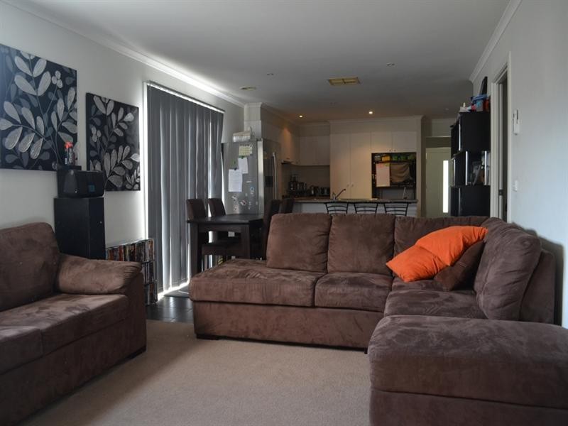 3 Edmondshaw Drive, Deer Park VIC 3023