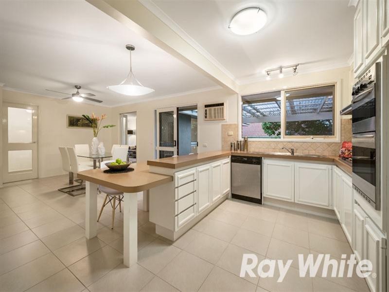 6 Winjallock Crescent, Vermont South VIC 3133