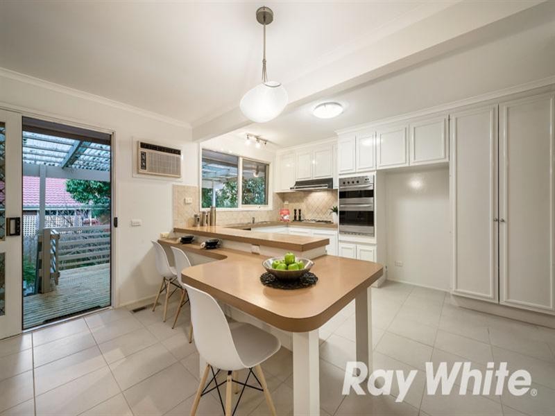 6 Winjallock Crescent, Vermont South VIC 3133