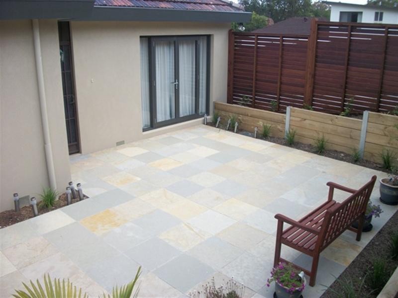 1/2 Kneale Drive, Box Hill North VIC 3129