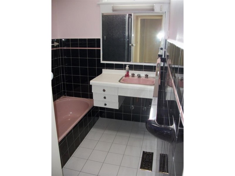 1/2 Kneale Drive, Box Hill North VIC 3129