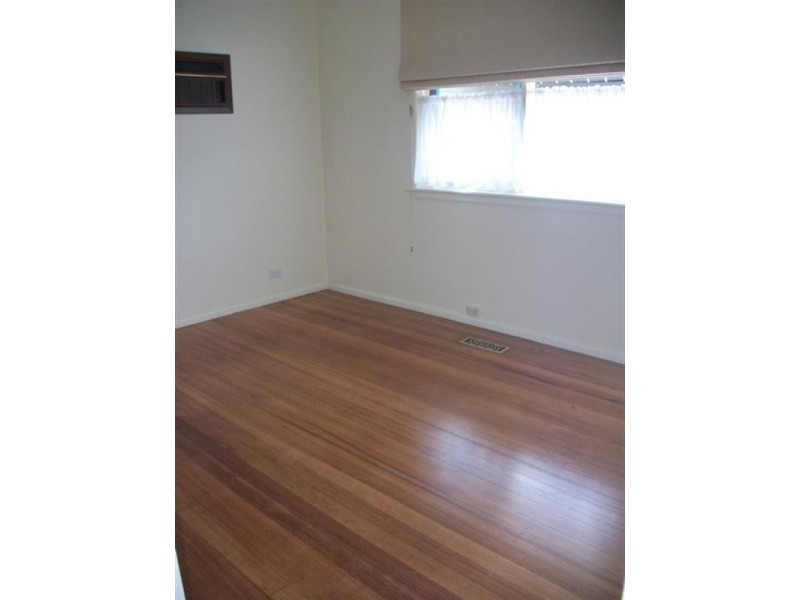 1/2 Kneale Drive, Box Hill North VIC 3129