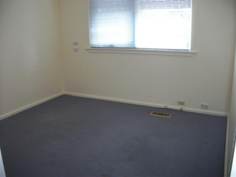 1/2 Kneale Drive, Box Hill North VIC 3129