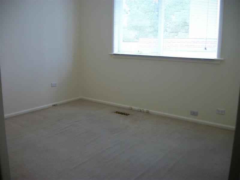 1/2 Kneale Drive, Box Hill North VIC 3129