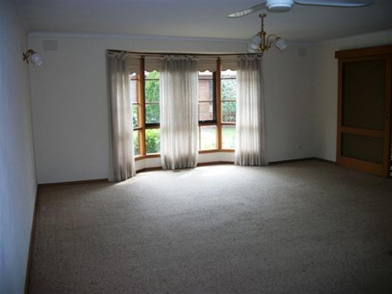 8/11-15 Redhill Avenue, Burwood East VIC 3151