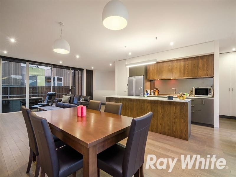 8/15-17 Railway Road, Blackburn VIC 3130