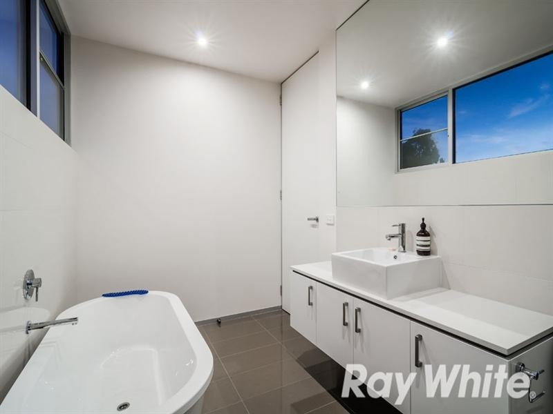 8/15-17 Railway Road, Blackburn VIC 3130