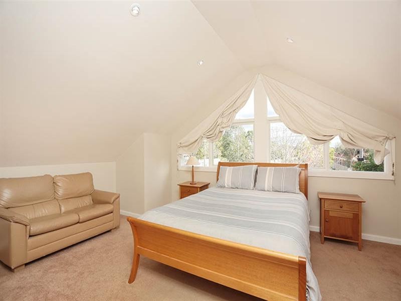 33 Sheehans Road, Blackburn VIC 3130
