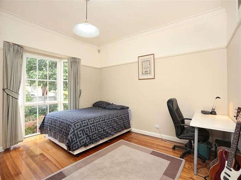 33 Sheehans Road, Blackburn VIC 3130