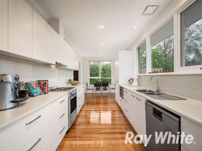 1 Winston Court, Blackburn South VIC 3130