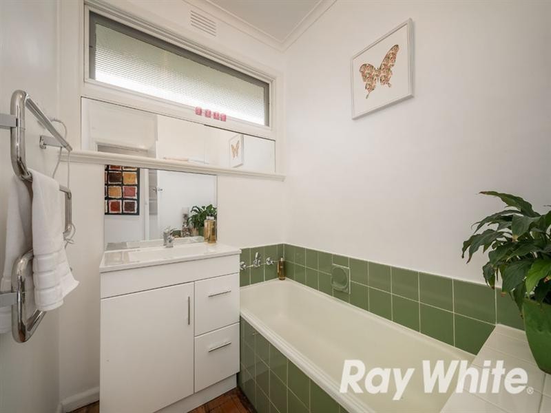 1 Winston Court, Blackburn South VIC 3130