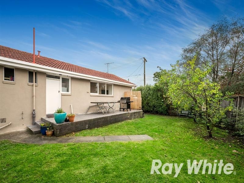 1 Winston Court, Blackburn South VIC 3130