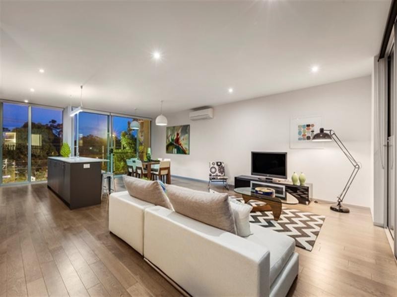 9/15-17 Railway Road, Blackburn VIC 3130