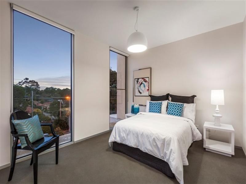 9/15-17 Railway Road, Blackburn VIC 3130