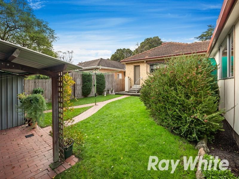 8 Caroline Crescent, Blackburn North VIC 3130