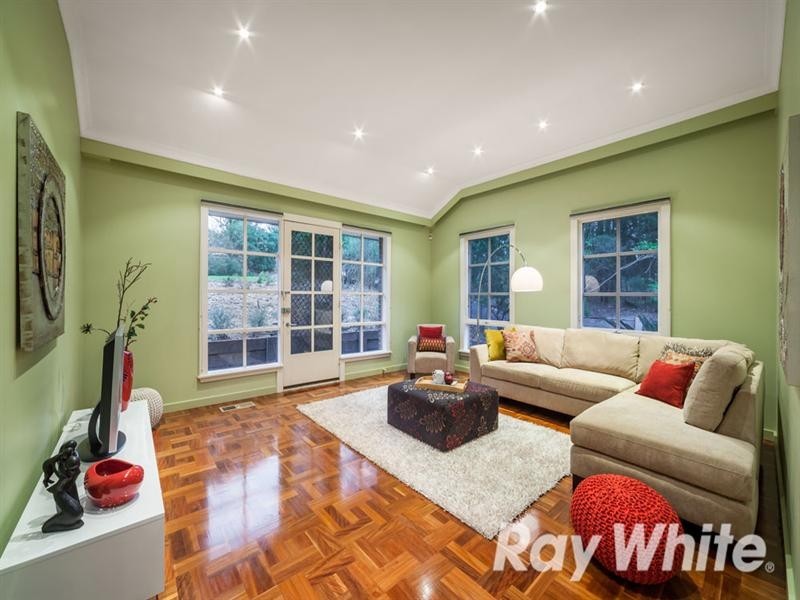 8 Nioka Court, Park Orchards VIC 3114