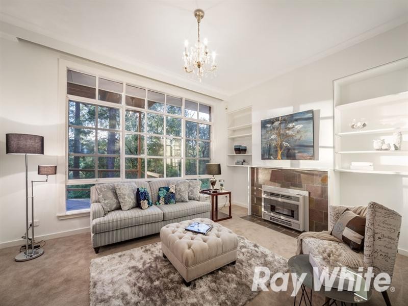 8 Nioka Court, Park Orchards VIC 3114