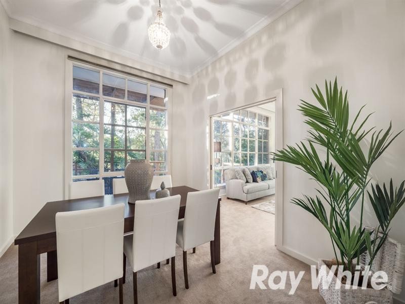 8 Nioka Court, Park Orchards VIC 3114