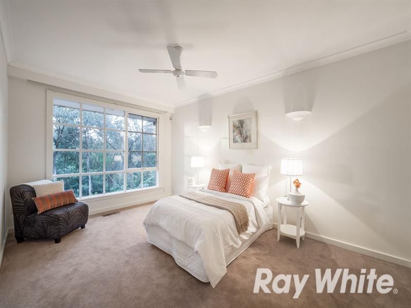 8 Nioka Court, Park Orchards VIC 3114