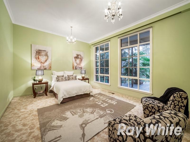 8 Nioka Court, Park Orchards VIC 3114