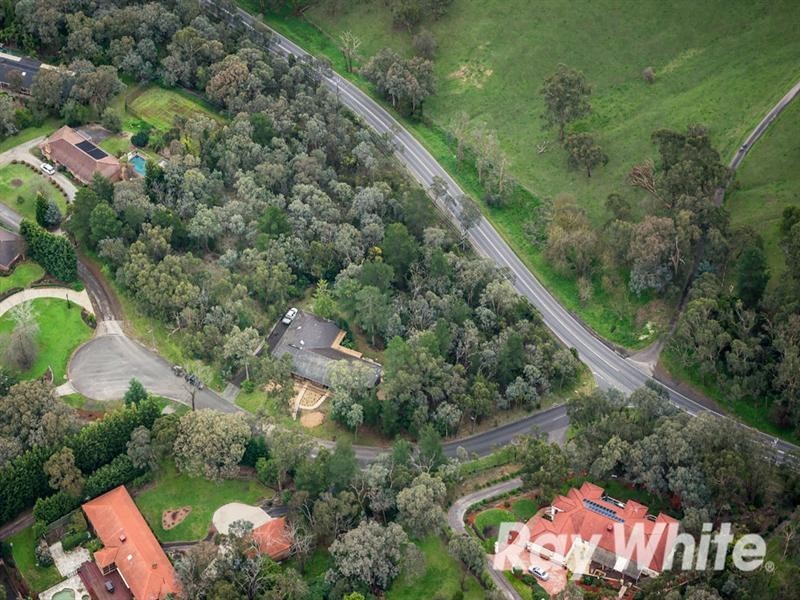 8 Nioka Court, Park Orchards VIC 3114