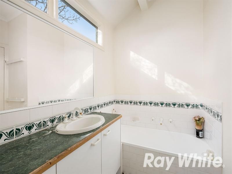 33 Bright Place, Blackburn South VIC 3130