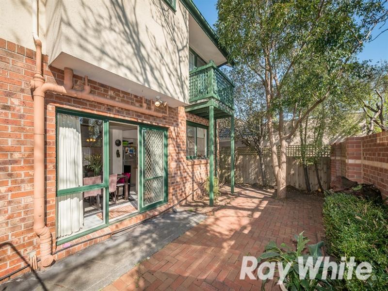 33 Bright Place, Blackburn South VIC 3130