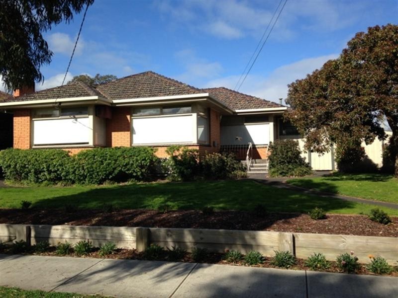 18 Robyn Drive, Nunawading VIC 3131