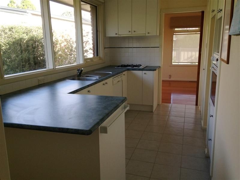 18 Robyn Drive, Nunawading VIC 3131