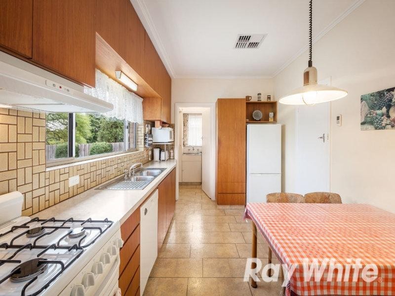 8 Caroline Crescent, Blackburn North VIC 3130