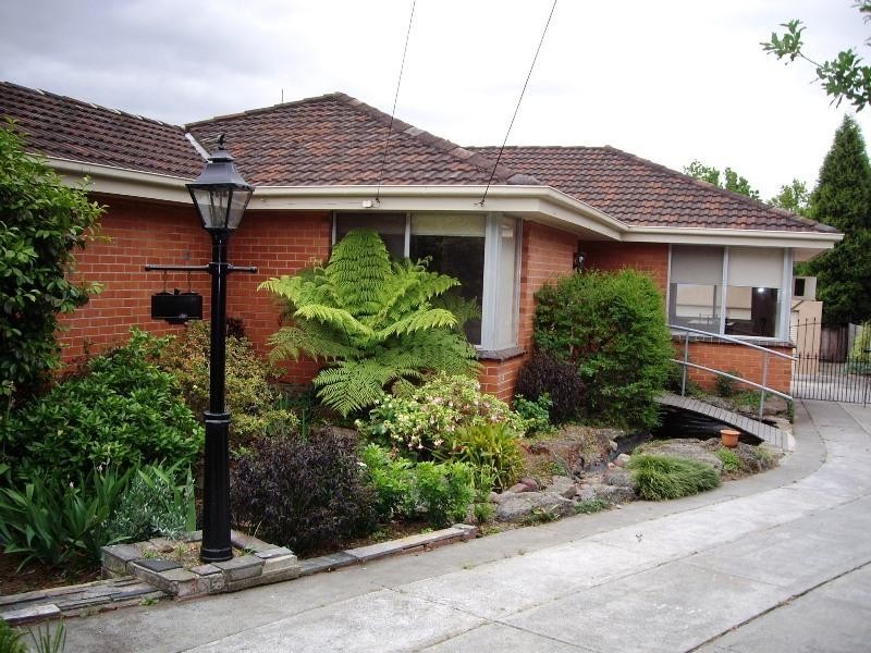 35 Esdale Street, Blackburn VIC 3130