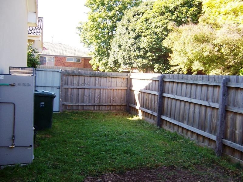 3/2 Avonhurst Drive, Glen Waverley VIC 3150